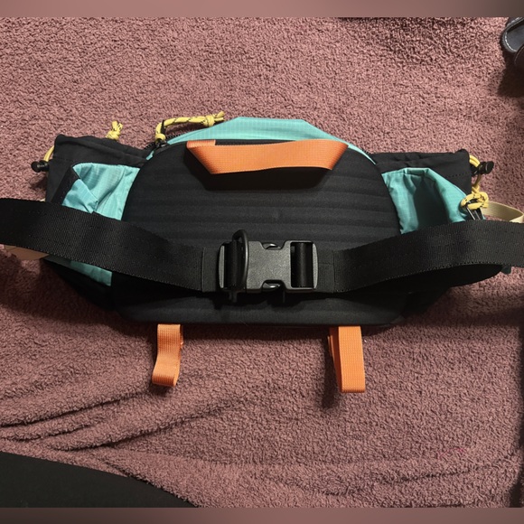 Topo Designs Mountain Hydro Hip Pack Geode Green/Sea Pine Unisex - Picture 7 of 10